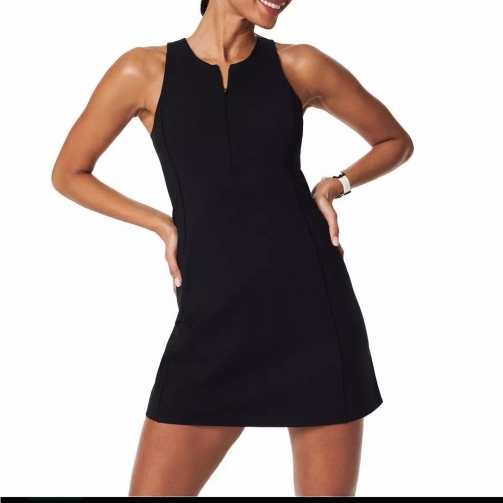 SPANX Black Sleeveless Notch-Neck Shift Dress